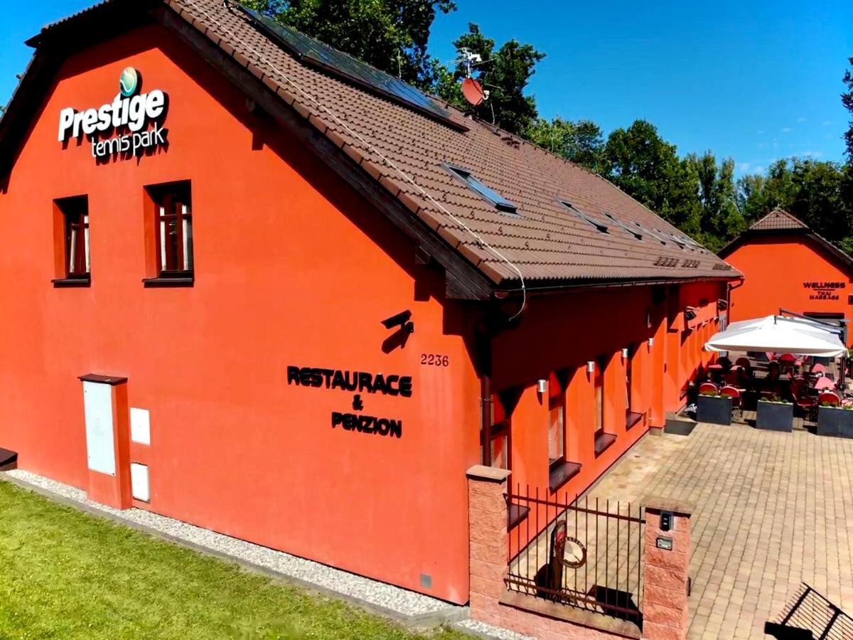 Penzion Prestige Tennis Park Frýdek-Místek Zewnętrze zdjęcie