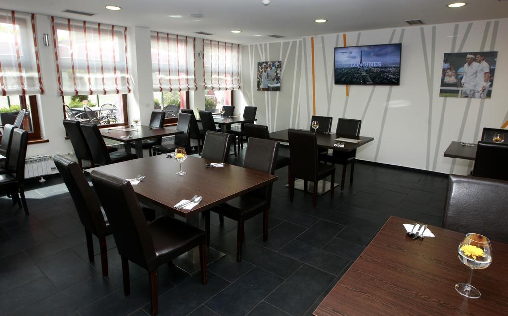 Penzion Prestige Tennis Park Frýdek-Místek Zewnętrze zdjęcie